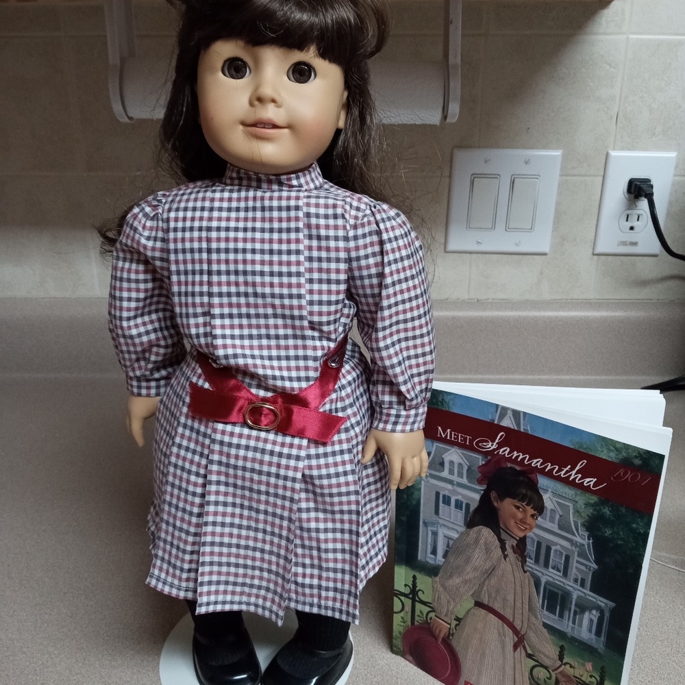 Boyds Yesterdays Child Rebecca Porcelain Doll W/ Boyd’s Stand & American Girl Do